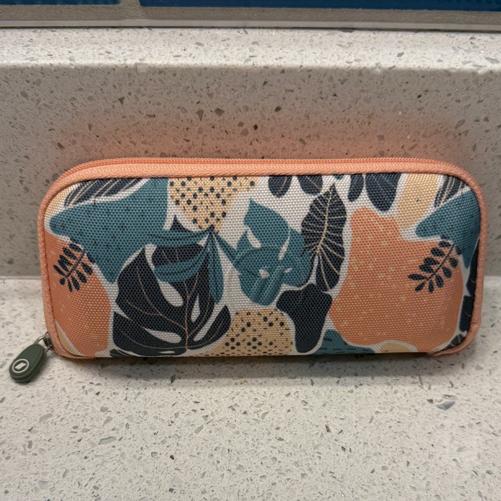 Blenders Eyewear Case with Zip Closure - Picture 3 of 4